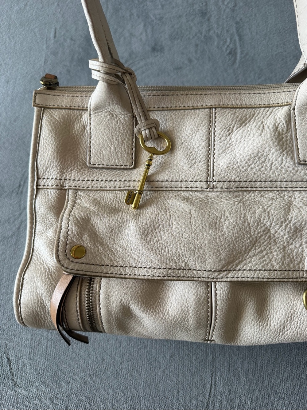 Fossil Pebbled Leather Shoulder Bag in Beige - Picture 7 of 8